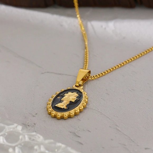 Jewelry - NEW 18K Gold Plated Queen Elizabeth Portrait Black Enamel Oval Pendant Necklace
